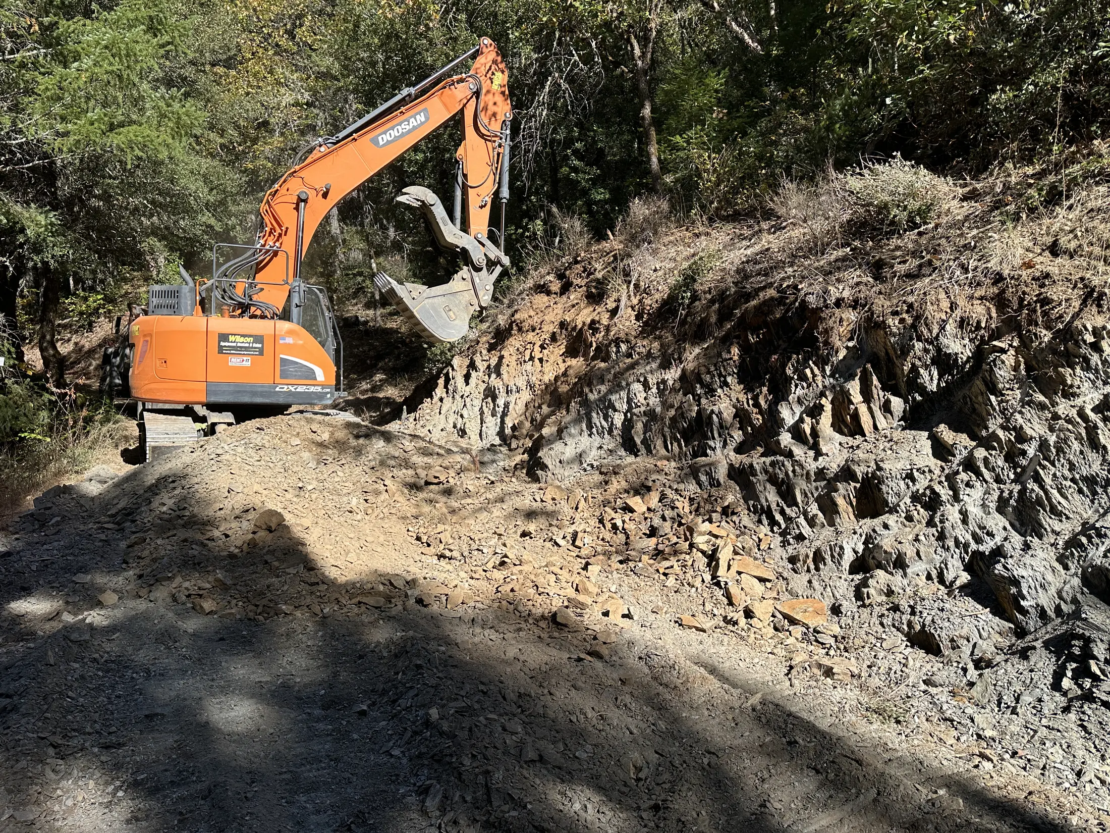 Rogue Earthworx excavator working on a Southern Oregon property